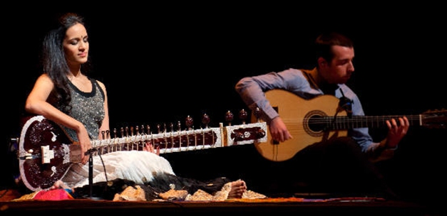 Anoushka Shankar performing with Flamenco Guitarist Melon Jimenez